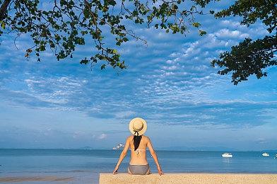 在平行空间中拯救世界 《季节：写给未来的信》预告片